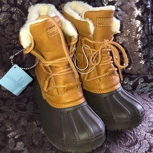 Snow boots